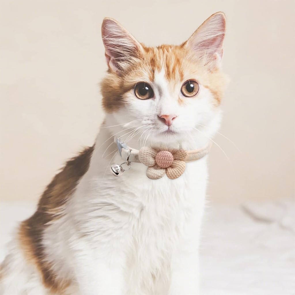 Qpets Cat Collar, Pet Collar Cute Flower Cat Collar with Bell, Lovely Cat Collar Quick Release Adjustable Cat Collar Soft Plush Collar Cat Gift, Beige