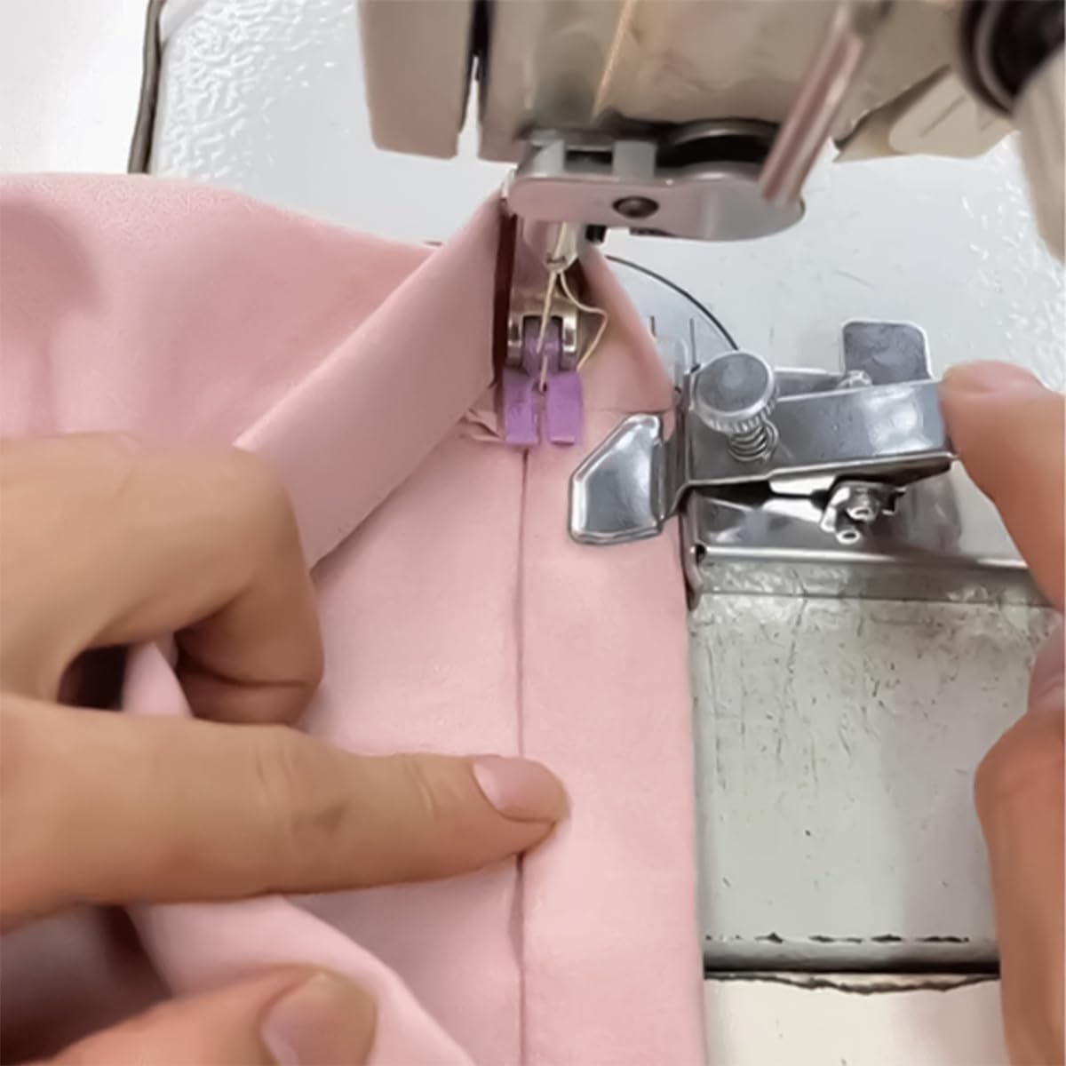 HASTHIP Magnetic Seam Guide for Sewing Machine, Magnet Metal Sewing Guide with Clip, Universal Seam and Hem Guides for Sewing Straight Lines - Easy to Use
