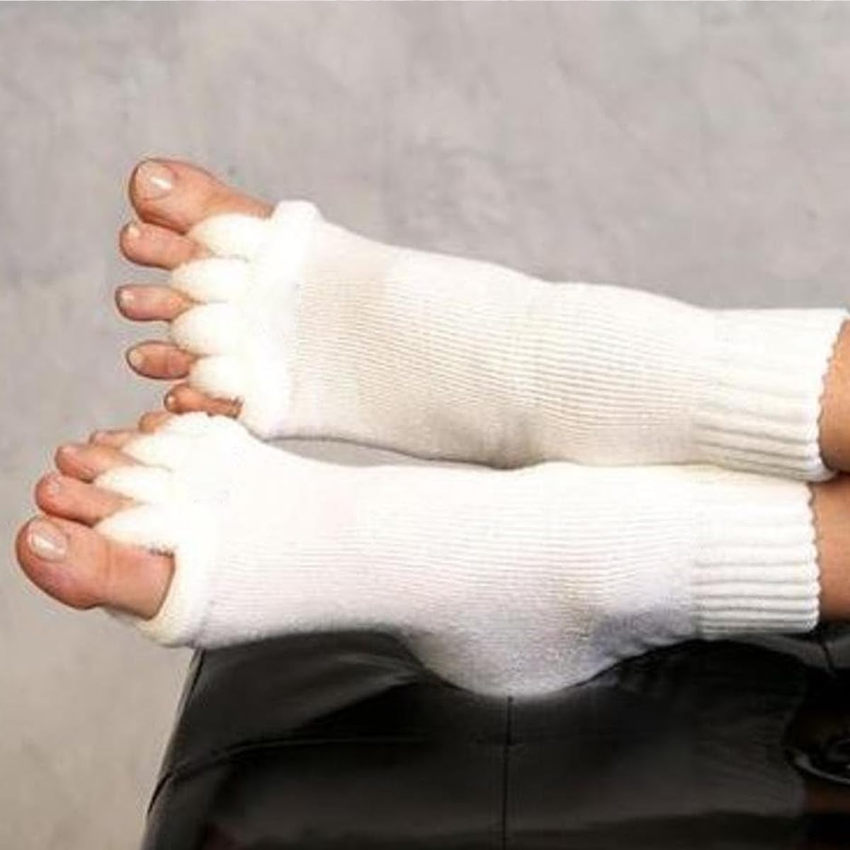 MAYCREATE 1 Pair Women Toe Separator Socks Yoga Sports GYM Foot Alignment Pain Massage Toeless Socks, Prevent Foot Cramps, White