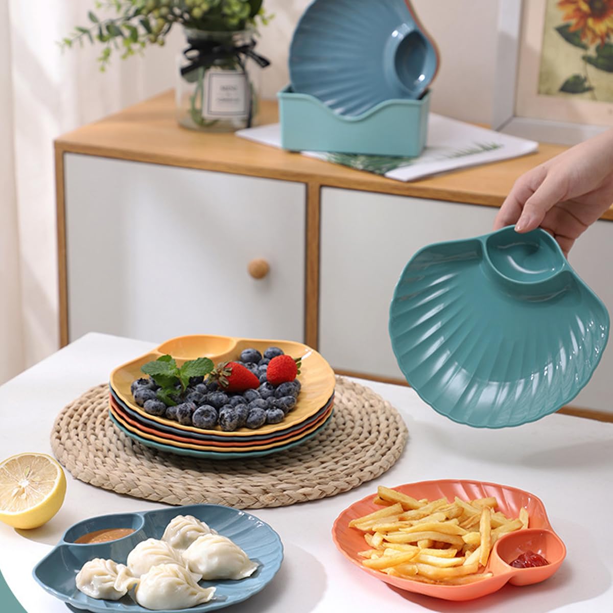 HASTHIP 8pcs Snack Serving Trays with Organizer Holder Creative Colorful Seashell Dumpling Tray with Dipping Sauce Compartment Multi Food Grade PP Serving Trays Food Plates for Chips, Sushi