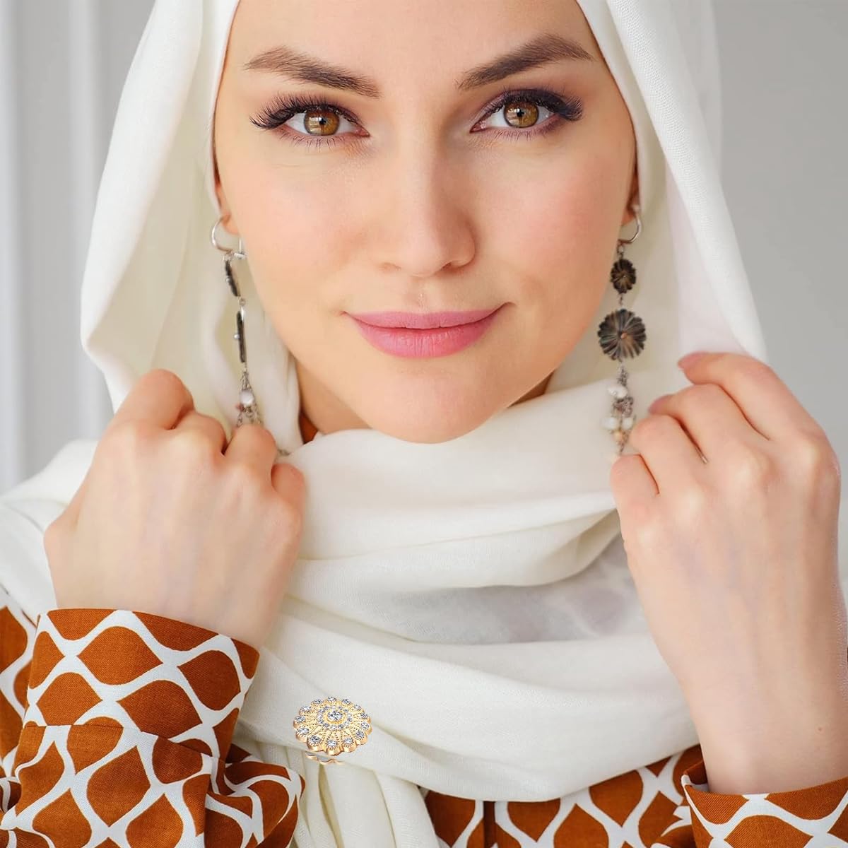 SANNIDHI 2pcs Hijab Pins for Scarf Alloy Retro Hijab Magnetic Pins Elegant Double Side Inlaid Rhinestone Hijab Magnet for Women Muslim Clothing Multi-Use