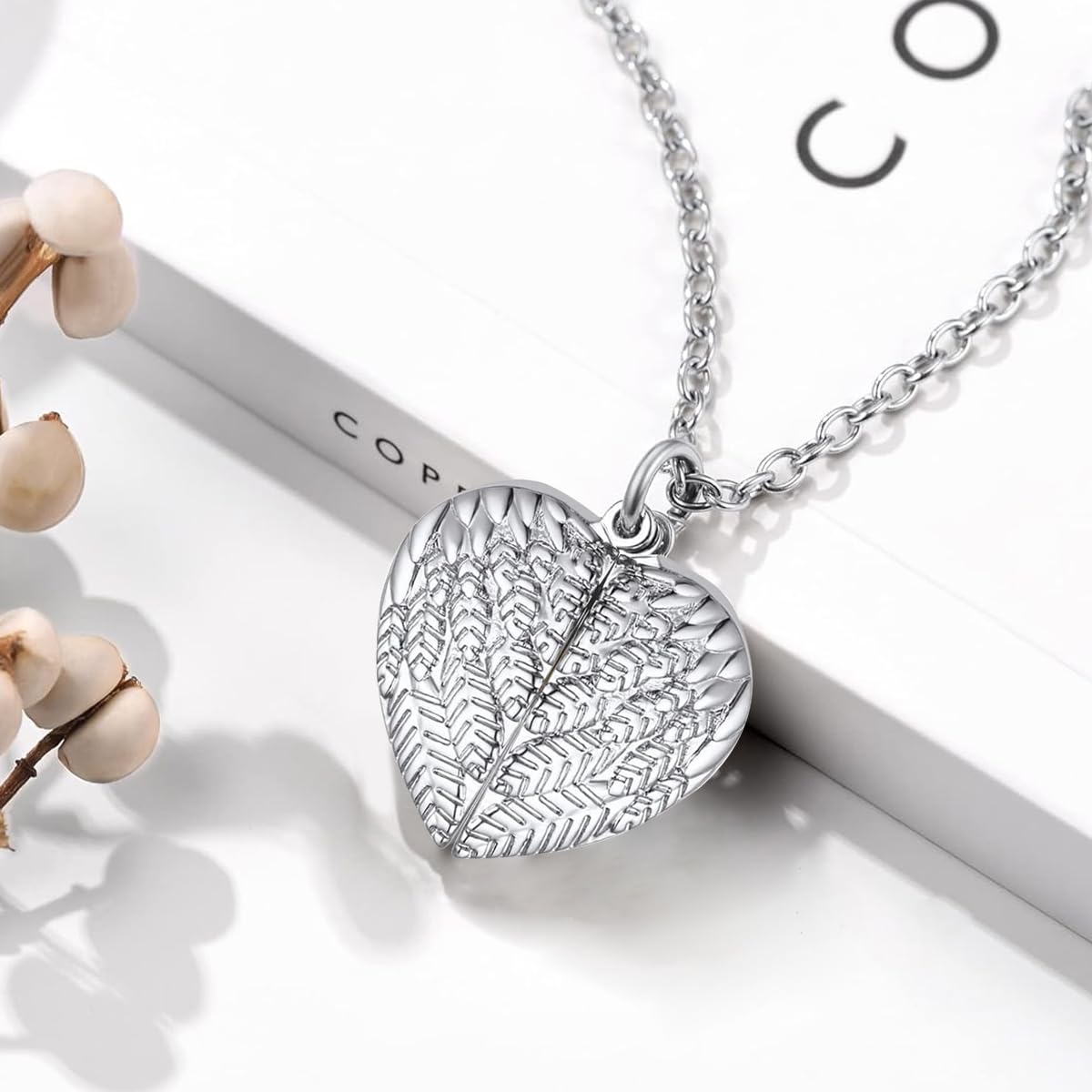 SANNIDHI Heart-shaped Locket Necklace for Women Men, Angle's Wing Engraved Necklace, Vintage Personalized Photo Lockets for Loved Ones/Friends/Families Gifts