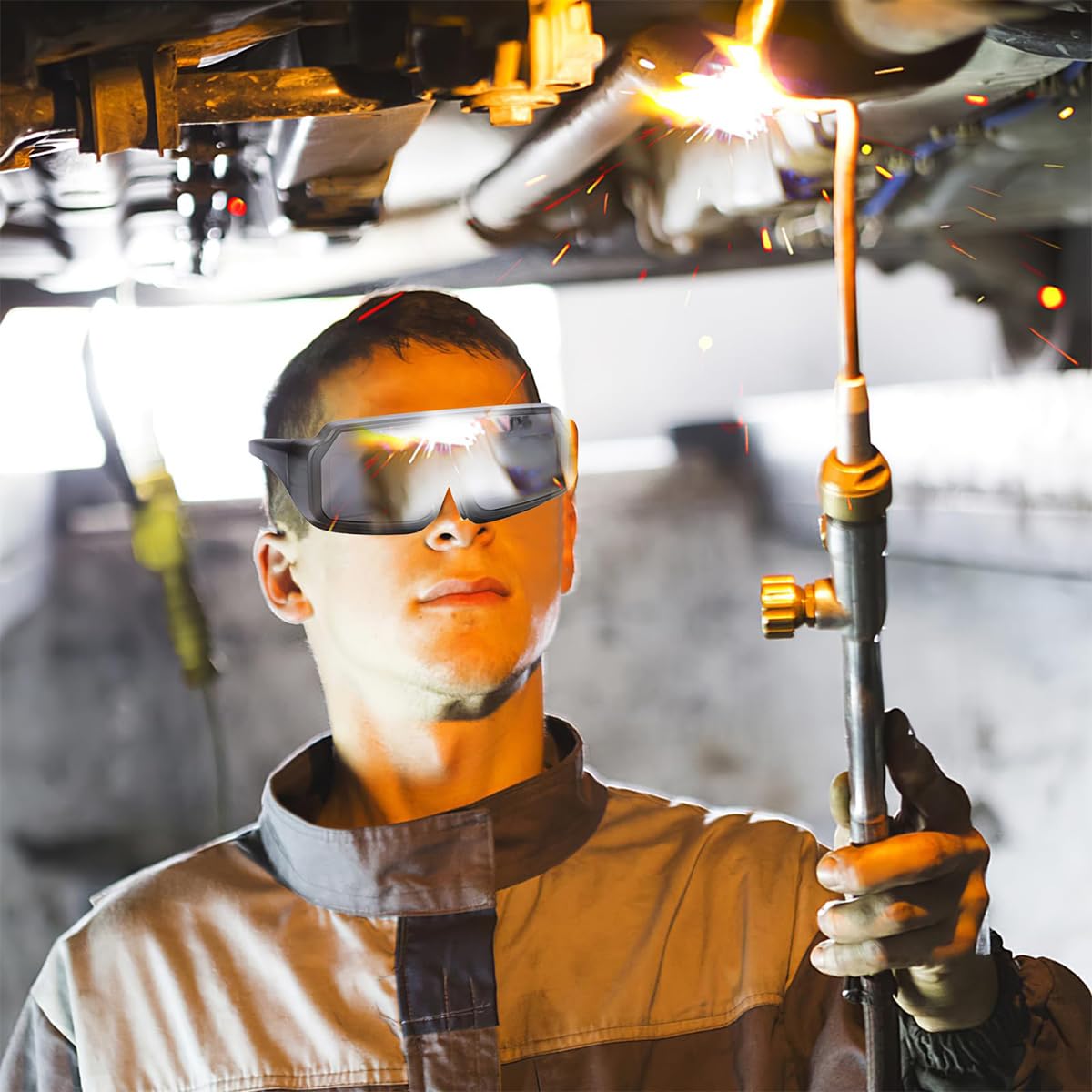 Serplex Welding Goggles, Welding Eyeglasses with Head Strap Solar Powered Auto Darkening Welding Glasses with 15 Replacement Lens Anti-glare Protective Welder Glasses for Electric Work, Grinding