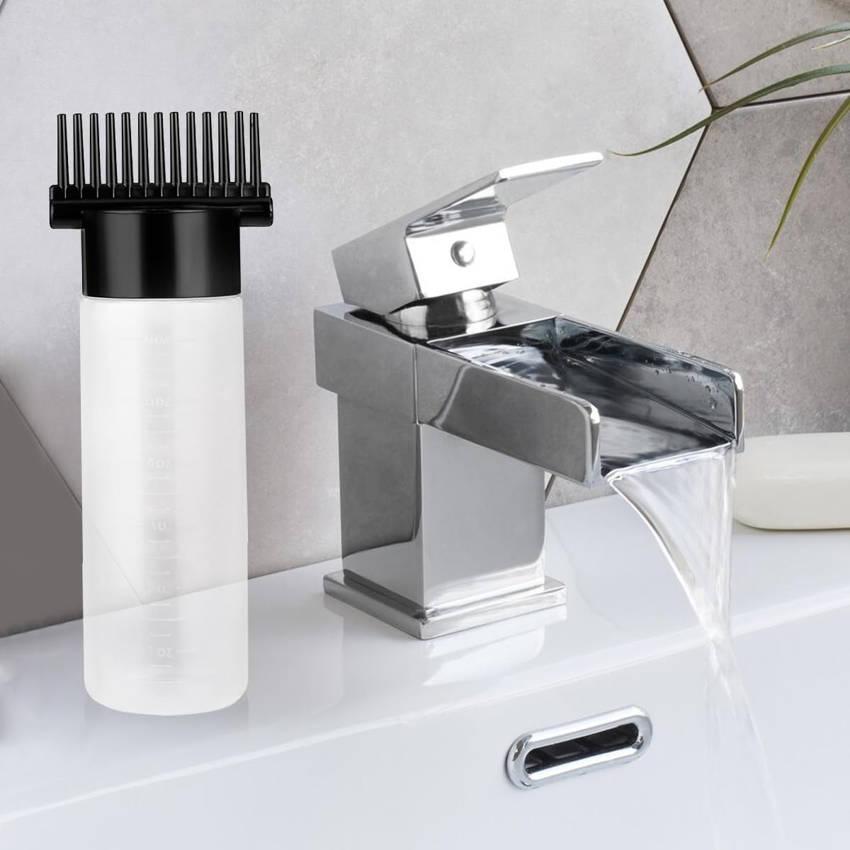 MAYCREATE Root Comb Applicator Bottle 180ml, Oil Applicator for Hair Dye Hair Oiling Applicator Bottle with Graduated Scale Treatment Essential