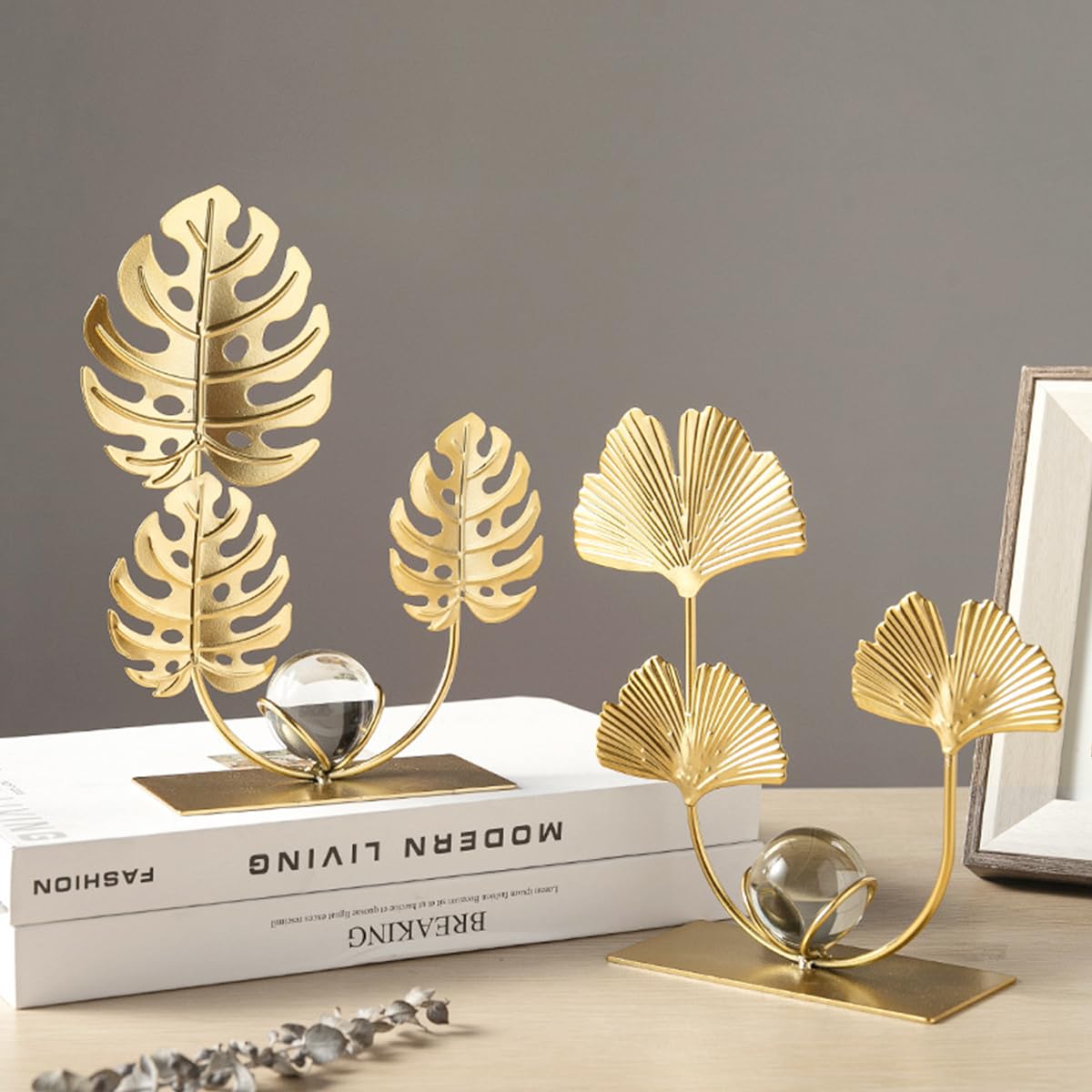 HASTHIP Golden Ginkgo Leaf Desk Decoration - Wrought Iron Ginkgo Leaf with Elegant Crystal Ball Centerpiece, Timeless Office and Home Decor, Housewarming Gift, 12x6x18cm