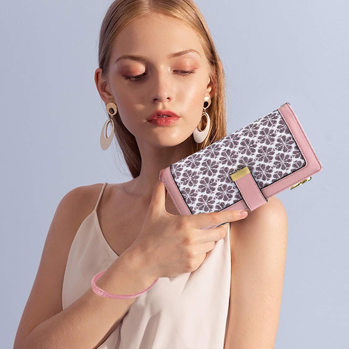 PALAY Women Purse PU Leather Long Wallet for Women RFID Card Bag Four Leaf Clover Embossing Fashion Women Wallet Cluntch Bag Gift for Women (Pink)