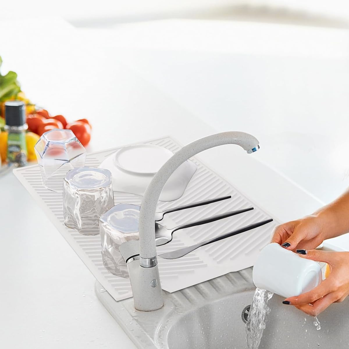 HASTHIP Kitchen Silicone Dish Drying Mat with Built-in Drain Lip, Heat-Resistant Silicone Mat for Kitchen Counter or Sink, Foldable Dish Drainer Mat Easy Clean Prevents Water - 19.9x16.7 inches
