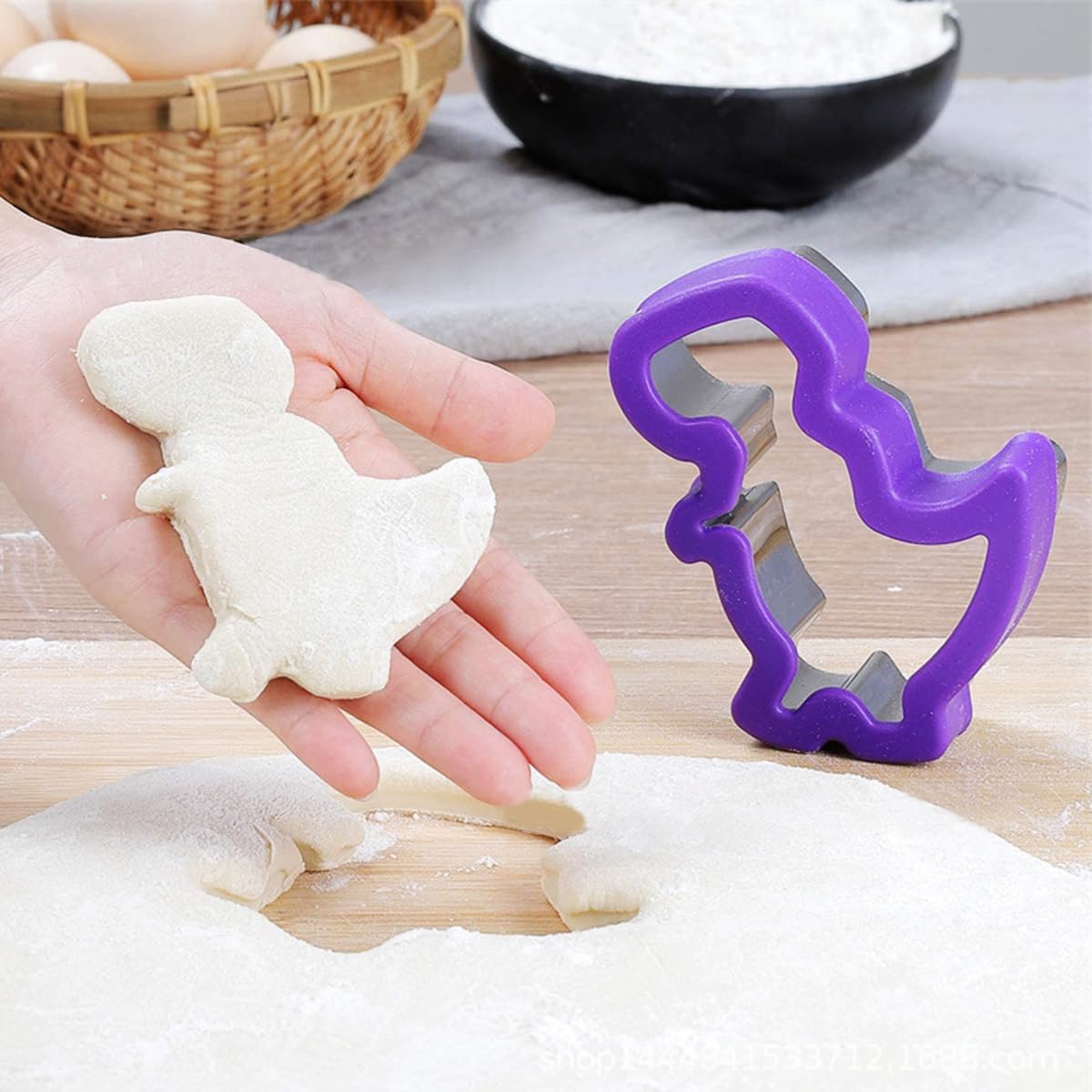 HASTHIP 8Pcs Dinosaur Cookie Cutters Set Stainless Steel Cookie Cutter Mold Fruit Slice Mold Cake Molds for DIY, Kitchen, Baking, Kids Dinosaur Theme Birthday Party Supplies Favors