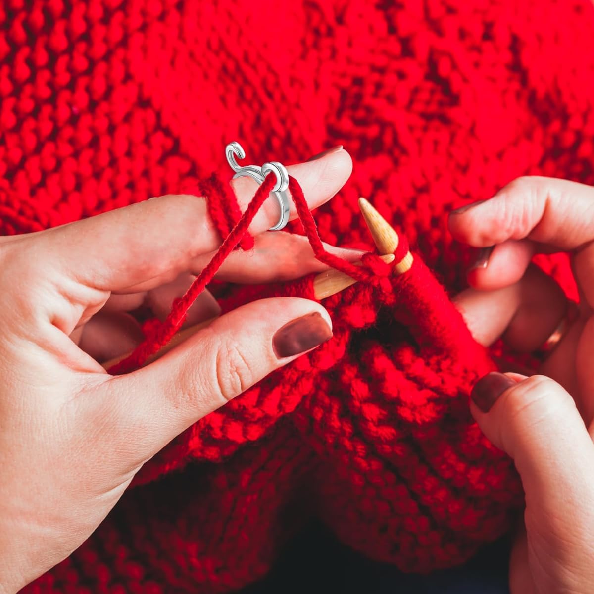 HASTHIP 2PCS Adjustable Crochet Ring for Finger, 2 Styles Adjustable Knitting Crochet Rings Open Crochet Guide Ring Yarn Guide Finger Holder Knitting Thimble for Crocheting Knitting