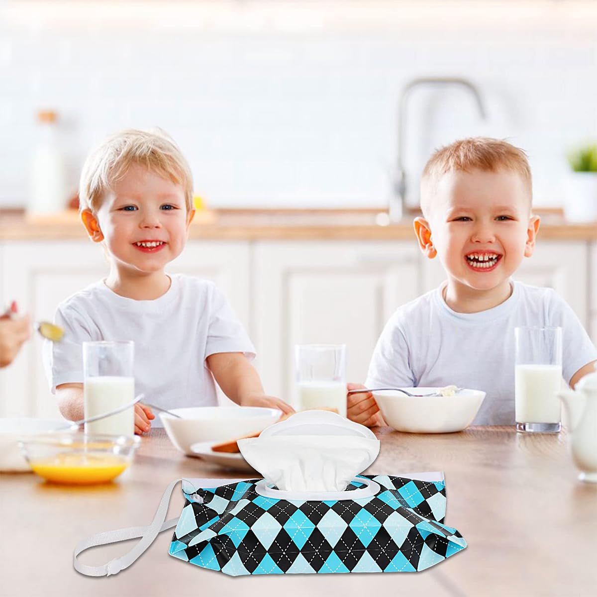 SNOWIE SOFT® 2 Pcs Waterproof Baby Wet Wipe Dispenser with Hand Strap, Dustproof Stroller Portable Refillable Wipe Holder Wipe Bag, Baby Wipes Container, Wipe Dispenser, Reusable Travel Wet Wipe Pouch