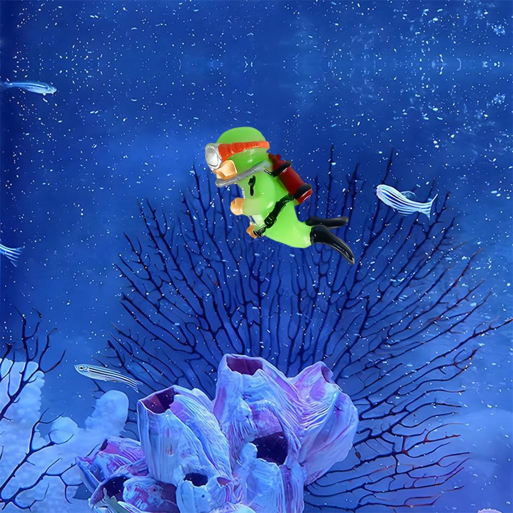 Qpets 2 Pcs Aquarium Floating Cartoon Diver Night Glow Resin Aquarium Decorative Items Fish Tank Aquarium Accessories All, Floating on Water Aquarium Decorative Item Ornament for Fish Aquarium