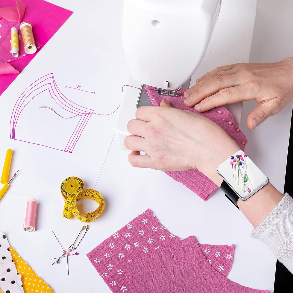 HASTHIP Sewing Pins Accessories Kit 200Pcs Sewing Pins with Magnetic Pin Holder & Flower Pin Cushion Wristband, Sewing Clips, Seam Rippers, Sewing Scissor, DIY Sewing Accessories Tools