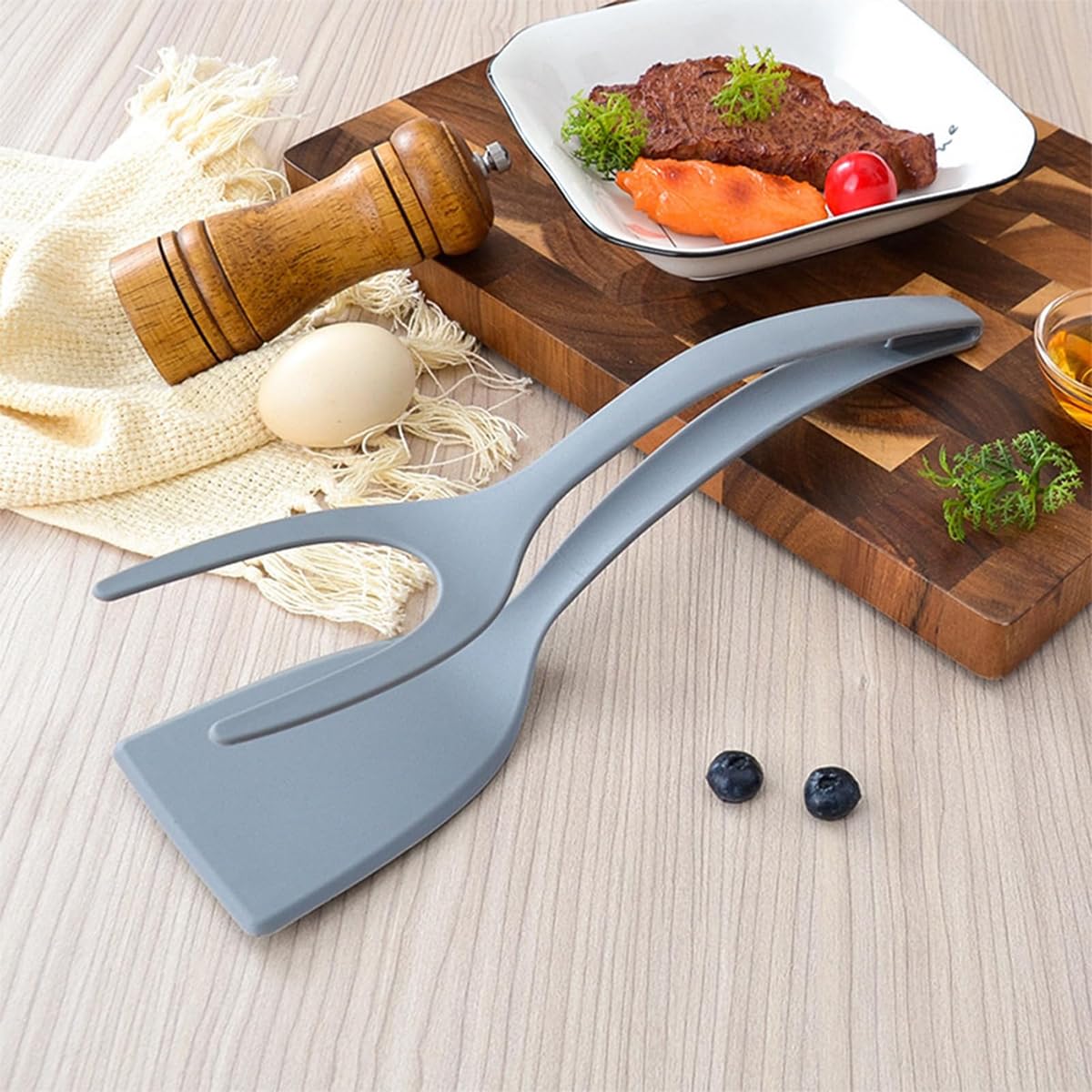 Supvox 2 in 1 Fish Turner Clip Pan Spatula with Gripping Tongs Egg Flipper Spatula Fish Turner Food Grade Heat Resistant Cooking Spatula Versatile Kitchen Utensils