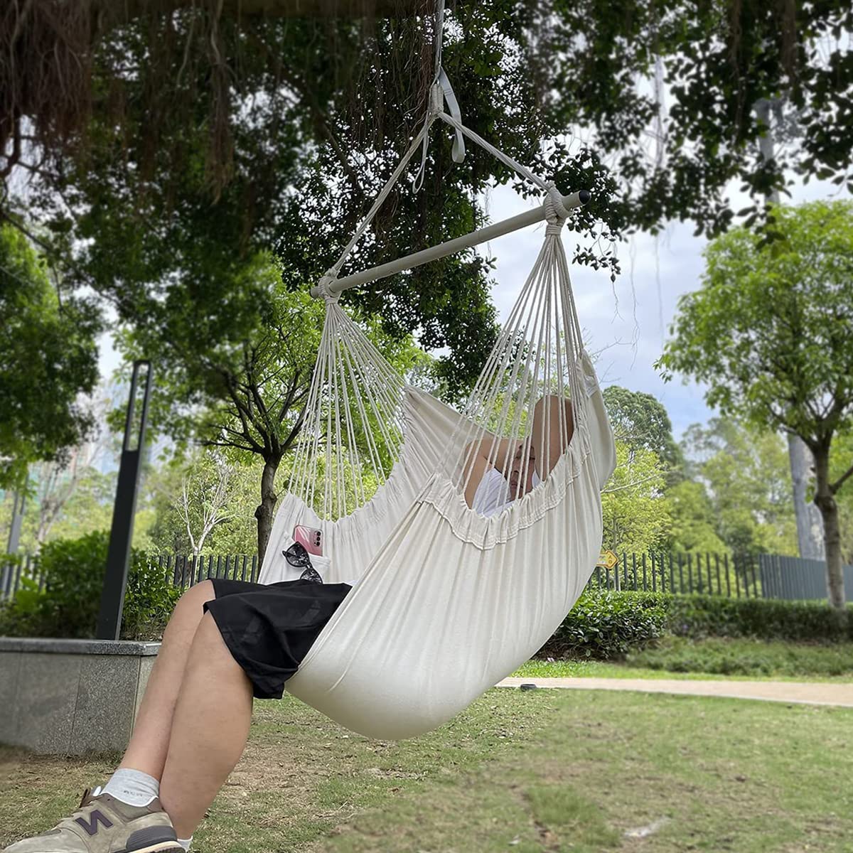 HASTHIP Swing Chair for Adults with 2 Cushions and Pocket, 360° free Rotation Large Macrame Hanging Chair for Indoor Outdoor Balcony(Max 180KG)