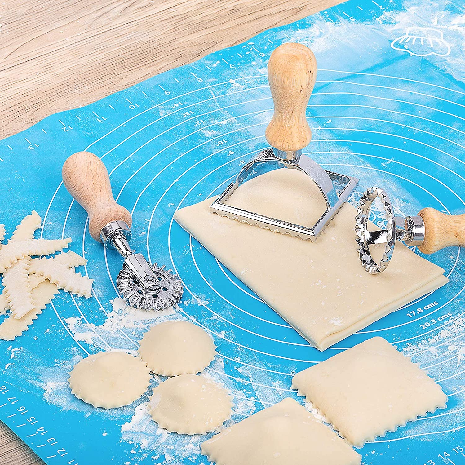 HASTHIP Ravioli Stamp Wooden Handle Set, Dough Slicer Pastry Cutter DIY Cookie Cuter, Ravioli Maker Cutter Stamp, Mold with Wooden Handle and Fluted Edge (4 Set with Cutter)