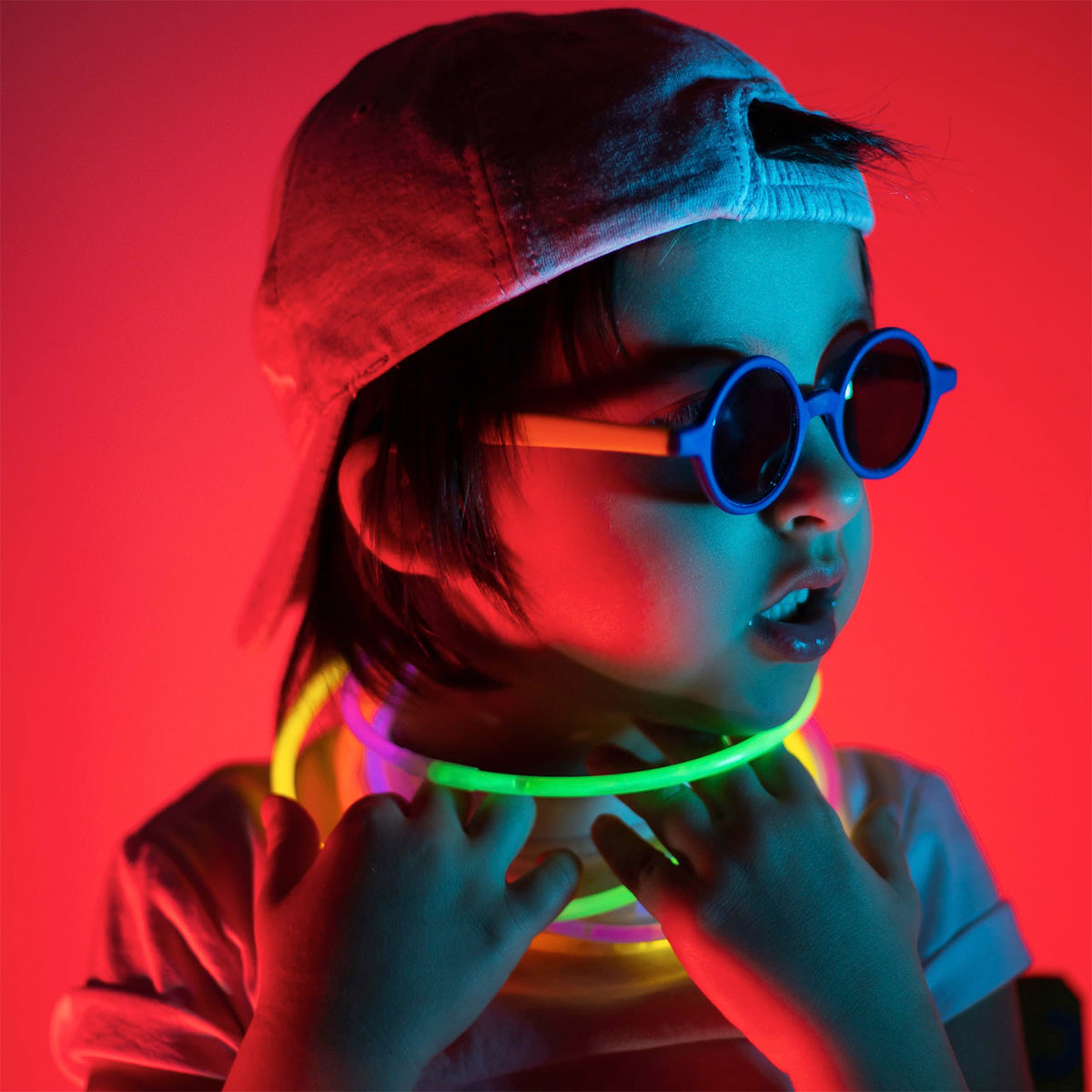PATPAT Glow Sticks Pack of 100 Mixed Color, Glow In Dark Stick Glowing Toys Fluorescence Stick Bracelet Rings Glowing Wrist Rings Magic Stick for Kids Party Supplies Party Accessories