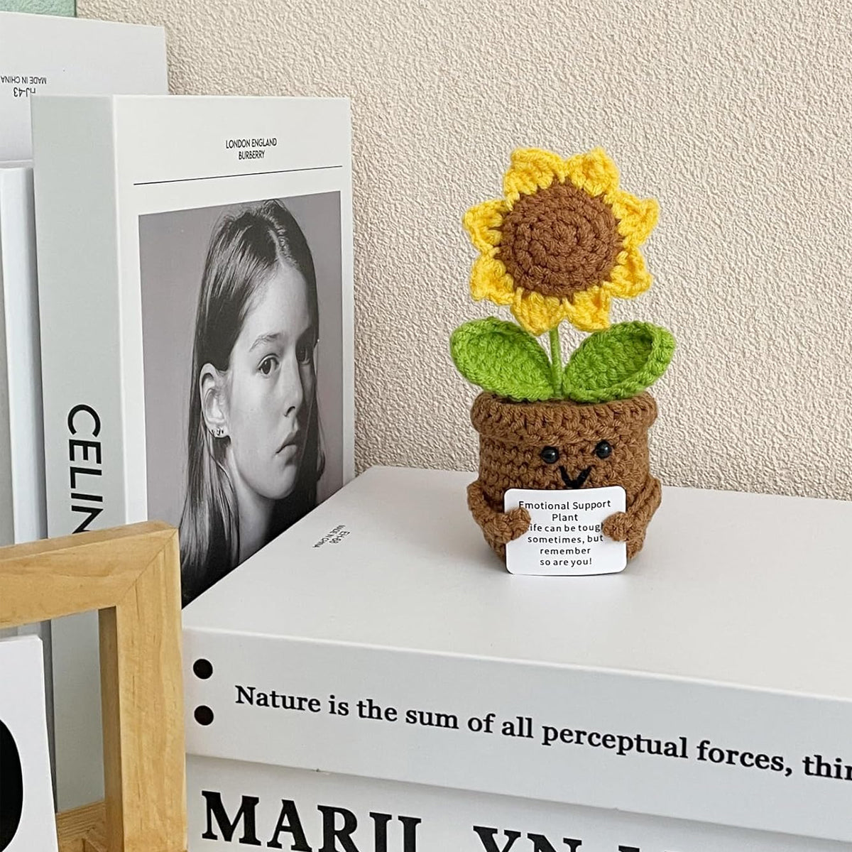 ZIBUYU Crochet Sunflower Pot 5.91 inches Motivational Desk Decor Cute Smile Sunflower with Inspirational Cards Lovely Stuffed Crochet Sunflower Toy Car Interior Accent Gift Yellow