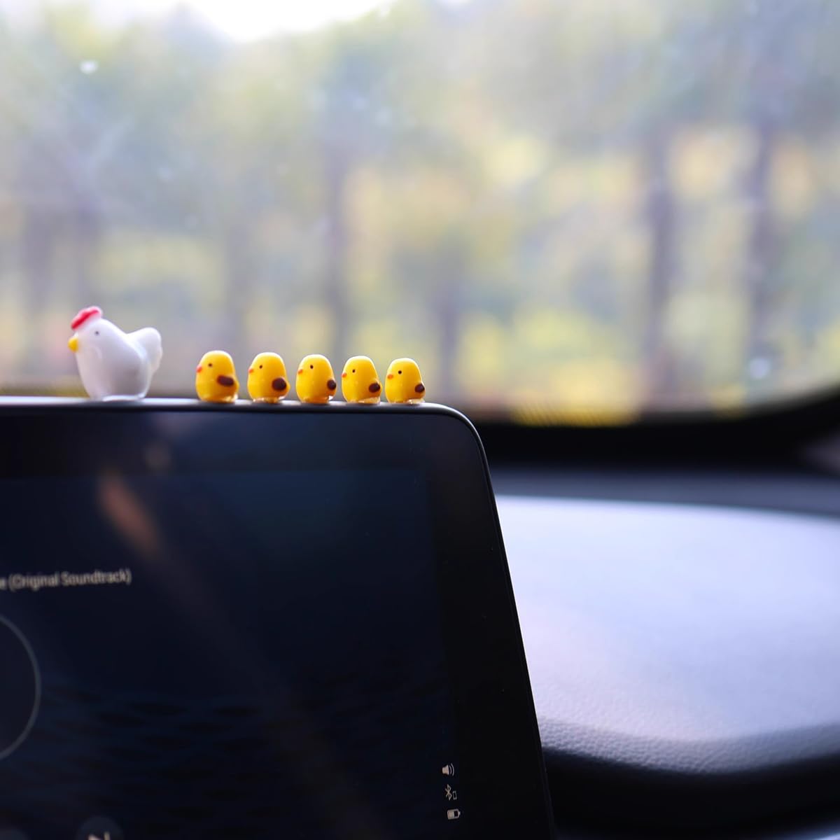STHIRA Miniature Car Charm Set for Dashboard featuring 18pcs 0.4in Resin Hen and Chicks Decor