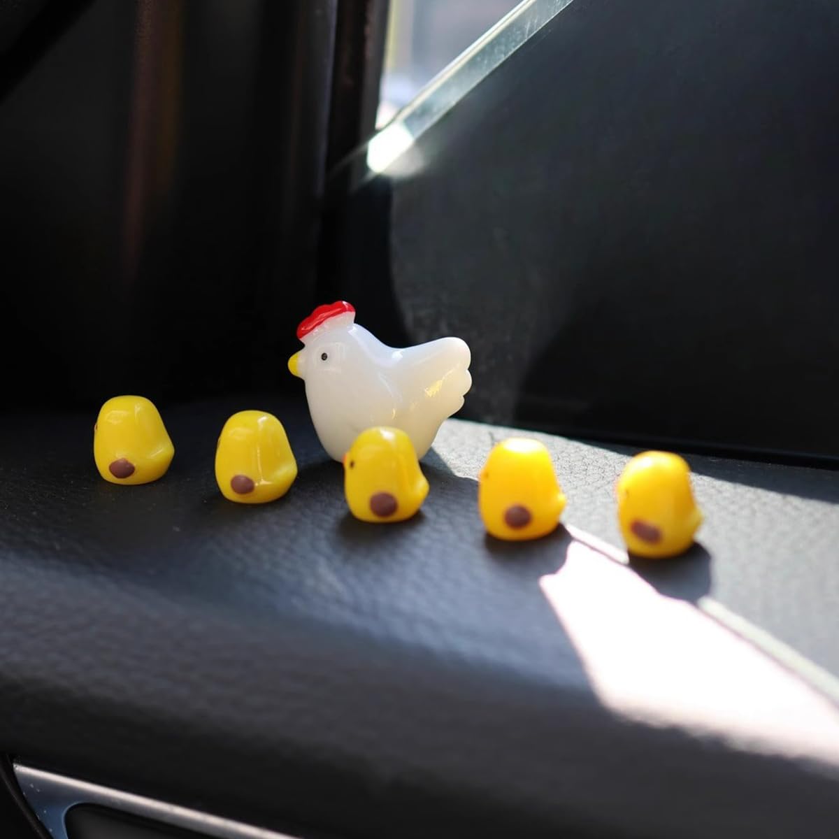 STHIRA Miniature Car Charm Set for Dashboard Decor with 0.4 in Resin Hen and Chicks
