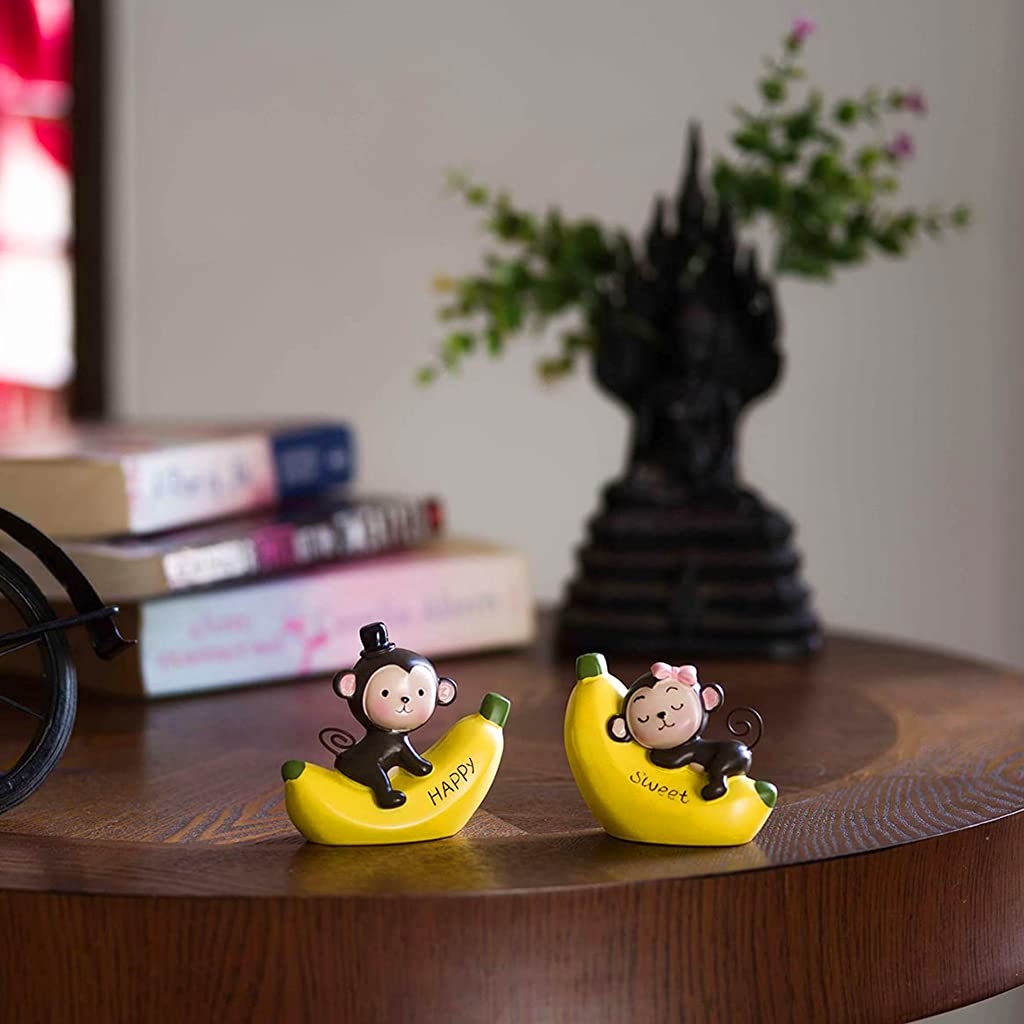 ZIBUYU 1 Pair Cute Resin Couple Monkey Banana Car Resin Decoration Car Dashboard Toy Desk Decoration Lovely Dashboard Toys Gift Car Interior Decoration Desk Decoration