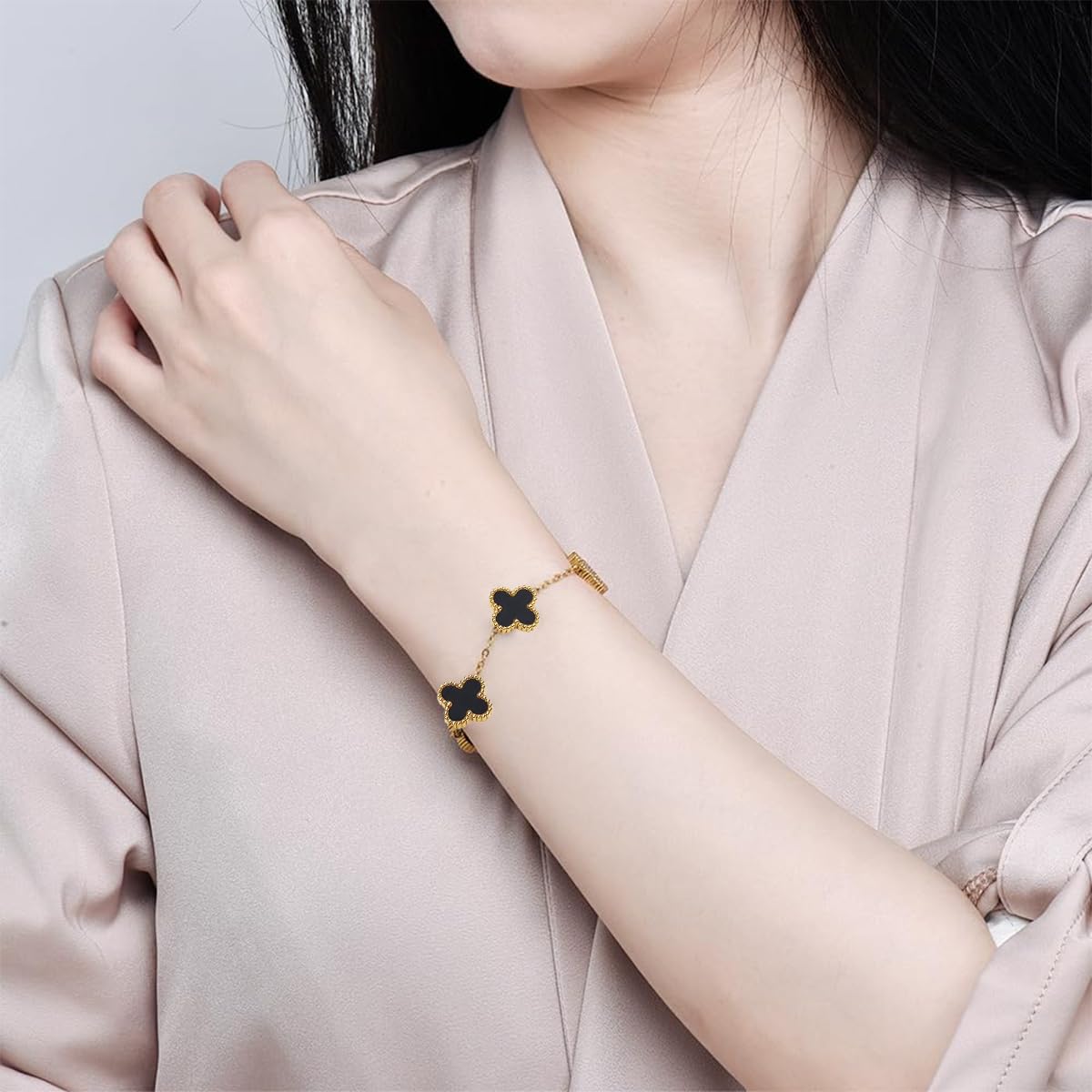 ZIBUYU Four Leaf Clover Bracelet 18K Gold Plated Stainless Steel Lucky Charm Bracelet for Women with Adjustable Chain, Black Clover Link Design, Ideal Gift for Girlfriend, Mother, Daughter, 6.41