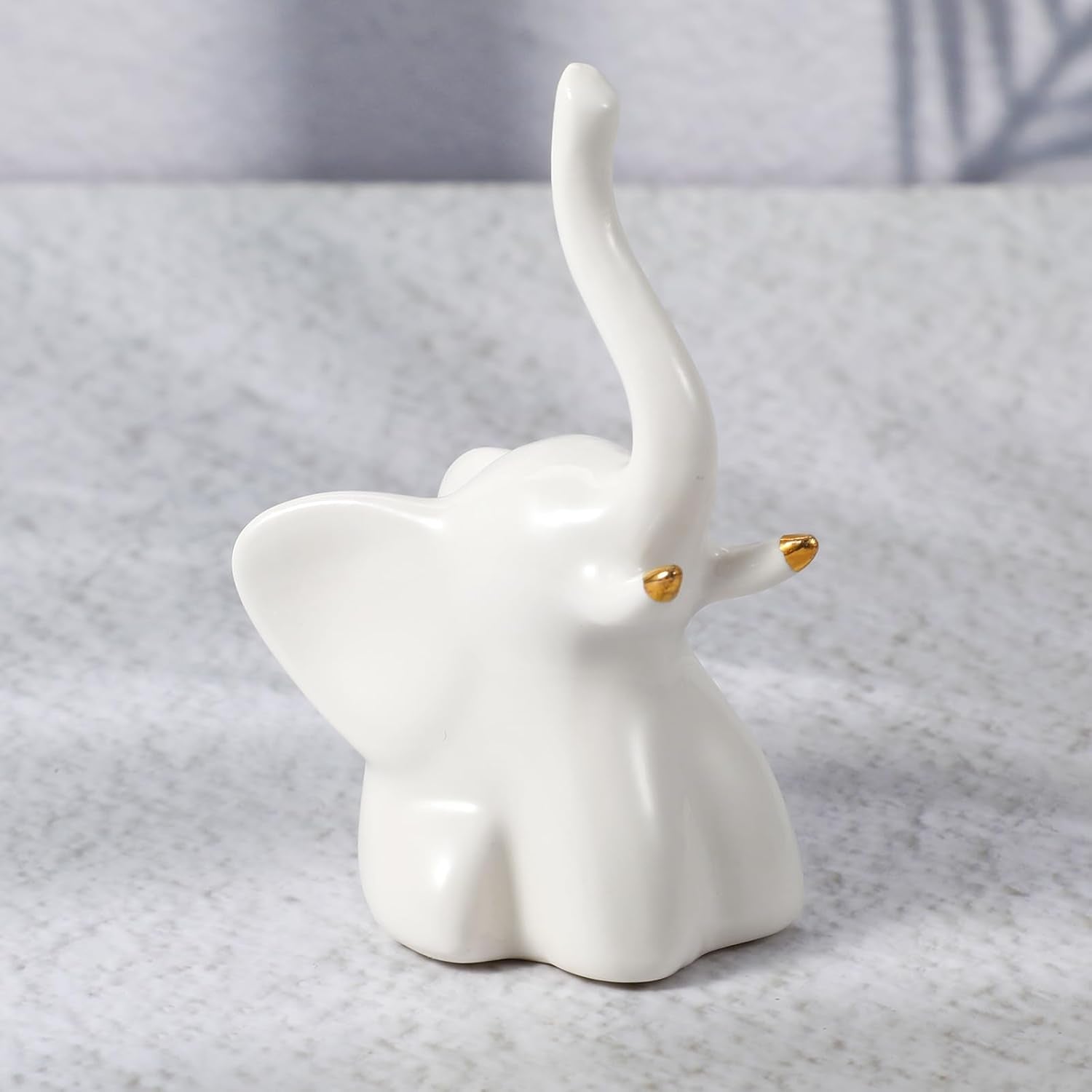 ZIBUYU® 2Pcs Little Elephant Desk Decor Sleek Ceramic Aesthetic Little Elephant Ring Holder Home Gift Jewelry Accessories Car Charm, 6x9.5cm, Golden & White
