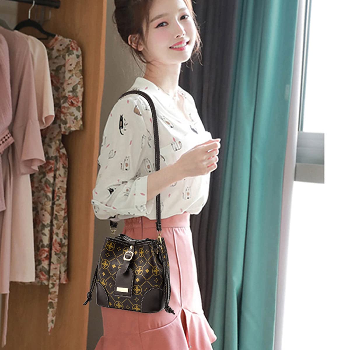 PALAY Bucket Bag for Women with Adjustable Strap and Button Closure 17×11×16.5 cm | PU Leather Crossbody Handbag