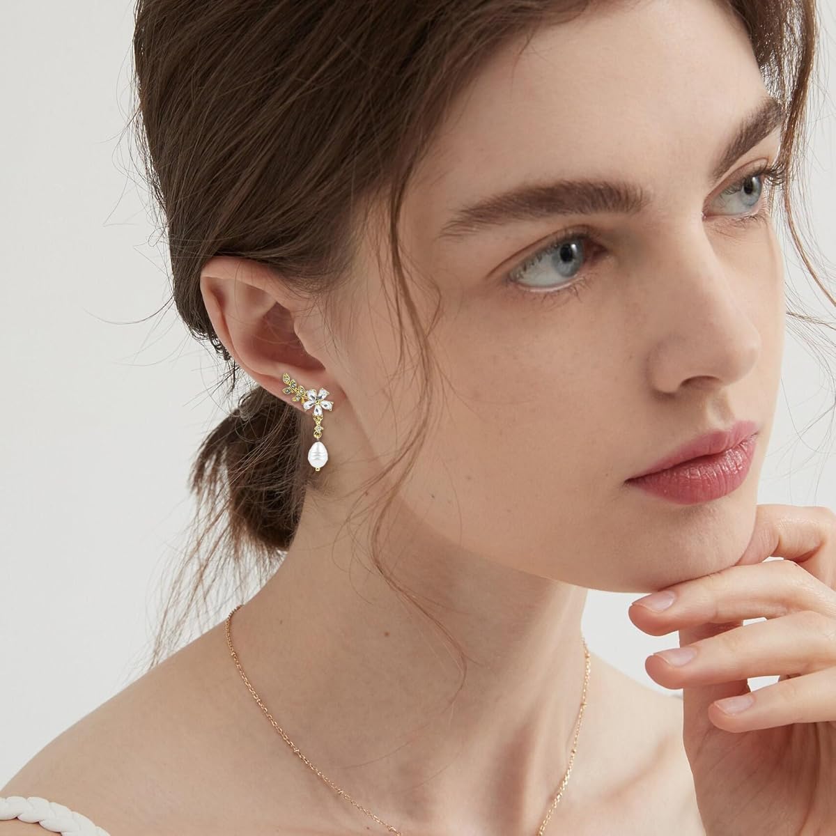 ZIBUYU Gold Pearl Flower Dangle Earrings for Women featuring Hypoallergenic Nickel-Free Alloy | Elegant Lightweight Jewelry for Weddings and Everyday Wear