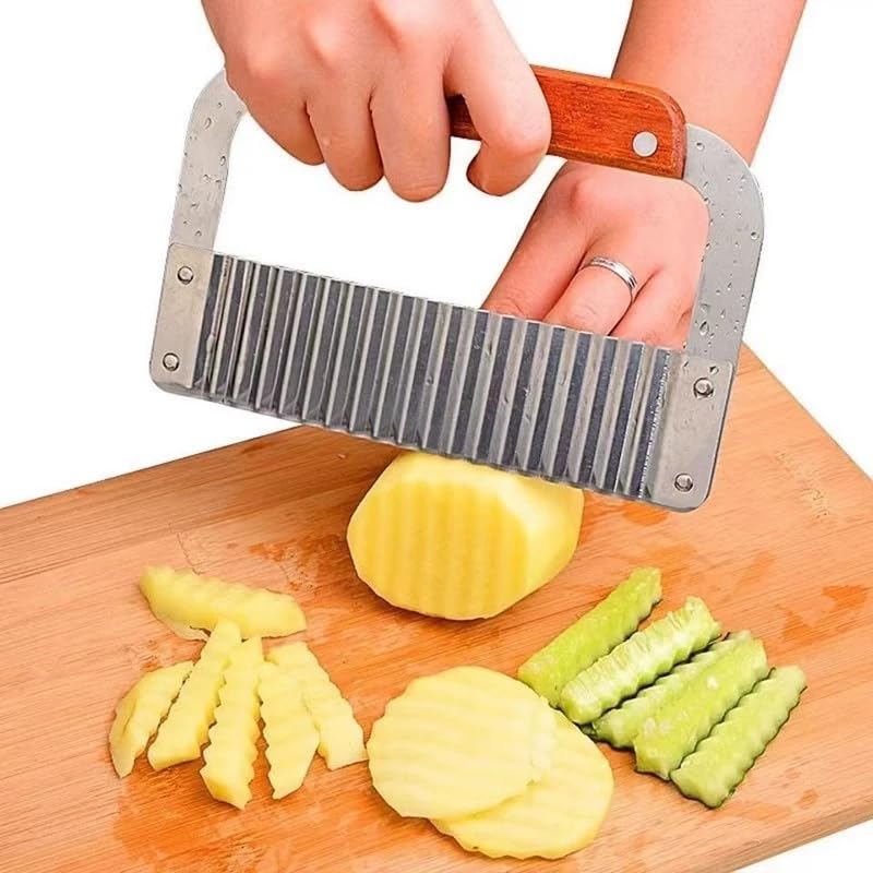 ZIBUYU® Potato Crinkle Cutter Wooden Handle Stainless Steel Kitchen Crinkle Cutter Potato Cutter for Homemade French Fries Versatile Tubers Strip Cutter for Potato, Sweet Potato, Taro, 18.5x12cm