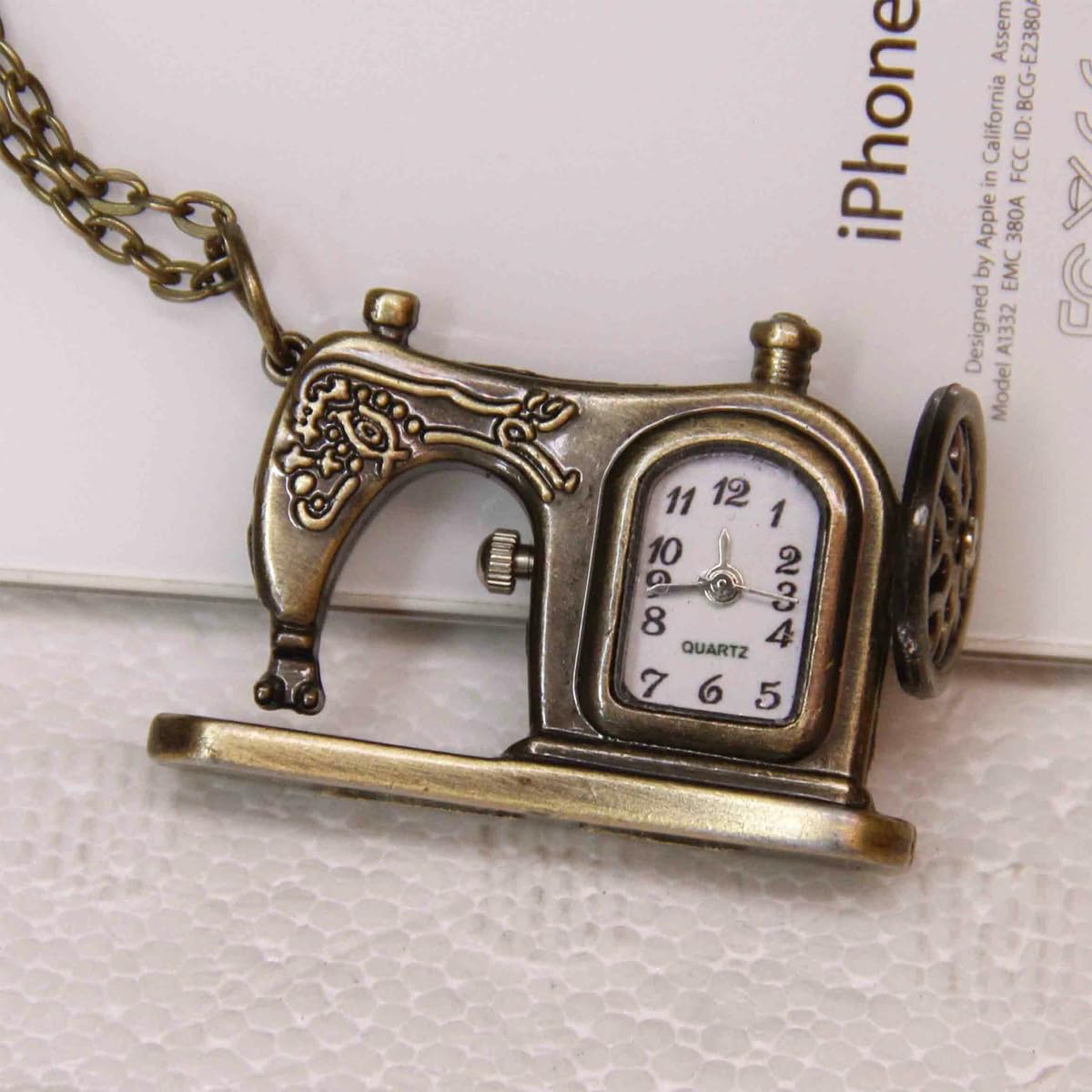 SANNIDHI Elegant Retro Pocket Watch Sewing Machine Design - Premium Alloy, Quartz Movement, Portable With Chain - Gift for Birthdays & Special Occasions for Men & Women