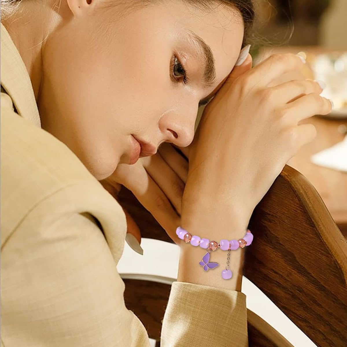 ZIBUYU Girls Beaded Bracelet Purple Butterfly Charm Beaded Bracelet Fashion Elastic Crystal Glass Beaded Bracelet Jewelry Gift Bracelet for Girls Women