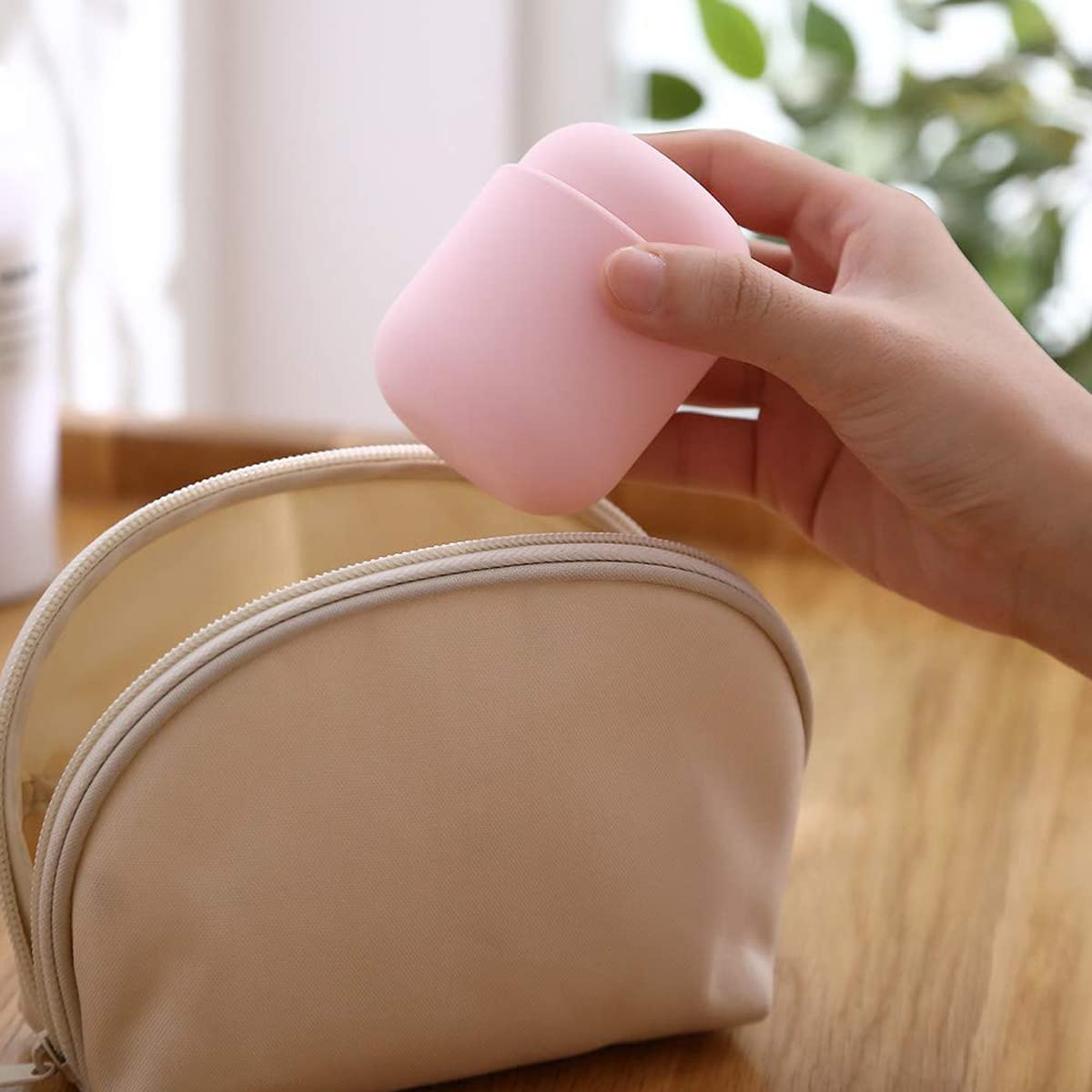 MAYCREATE Beauty Blender Holder for Travel with 58×58×75mm Size | Breathable Silicone Case