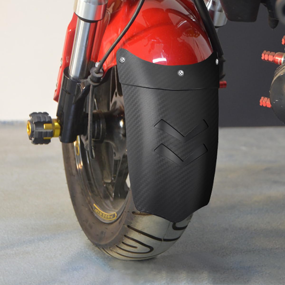 STHIRA Motorcycle Front Mudguard for Universal Bikes with 5.5x9.8 in Coverage and Carbon Fiber Pattern