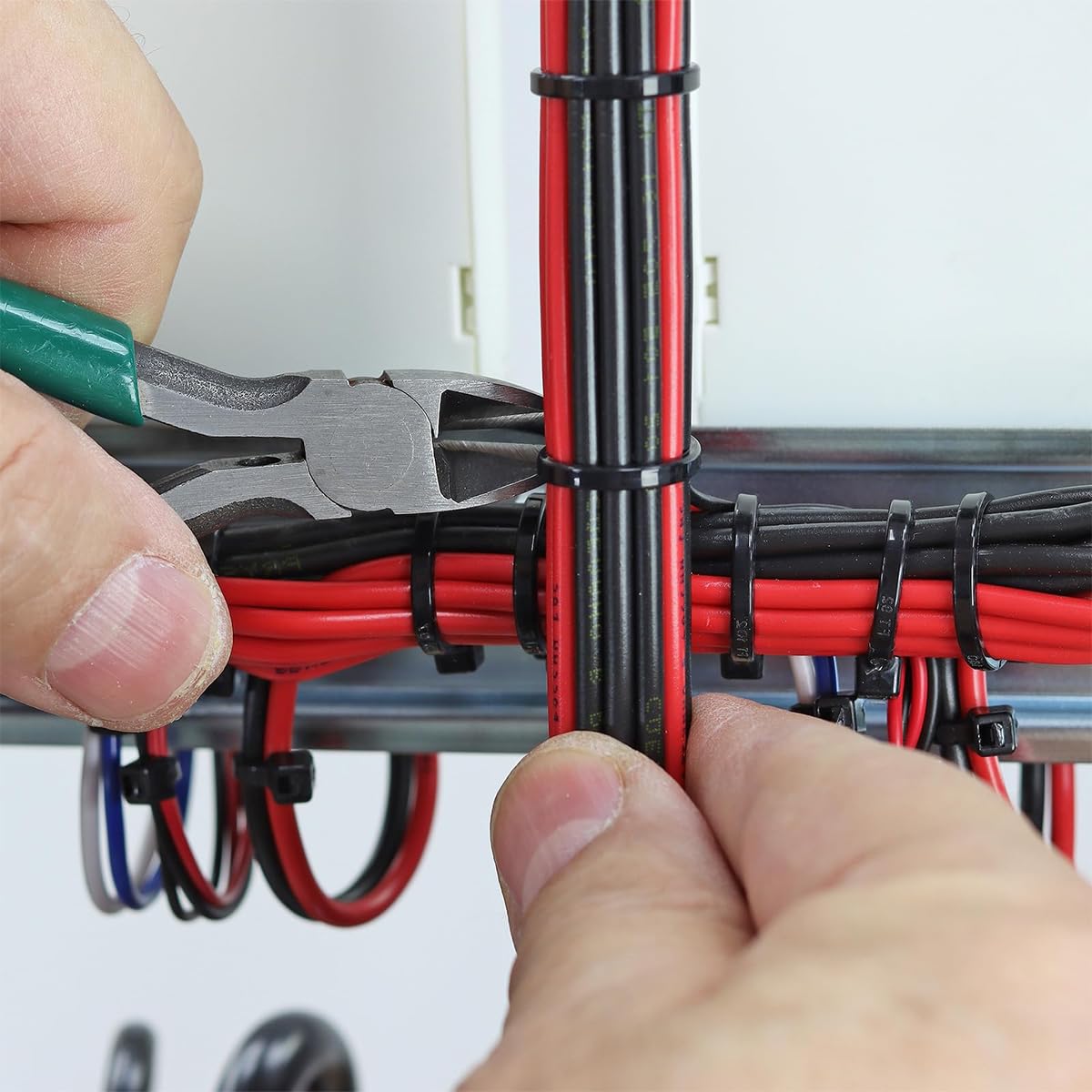 Serplex Mountable Cable Ties for Cable Organization featuring Screw Hole Design 200 pcs 5.9 in Nylon