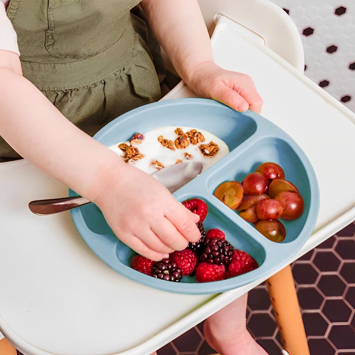 SNOWIE SOFT Suction Plates for Baby Feeding with 4 Suction Cups and Silicone Dividers | BPA Free