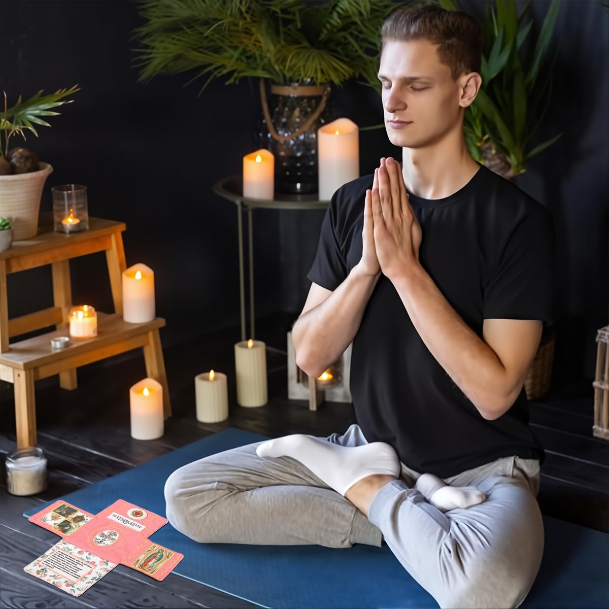 HASTHIP Prayer Quilt Pocket for Daily Devotions with Virgin Mary and Jesus Imagery | Portable Fabric Shrine for Christian Reflection