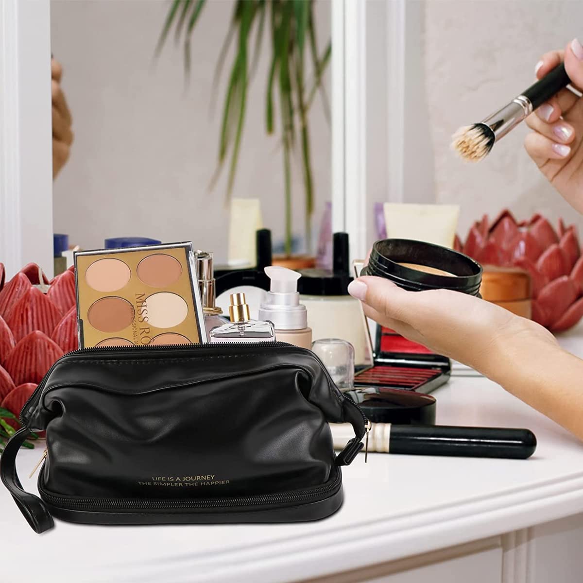 MAYCREATE Cosmetic Bag for Travel with Double Layer Brush Holders and 25×15×16 cm PU Leather Design | Black Makeup Organizer