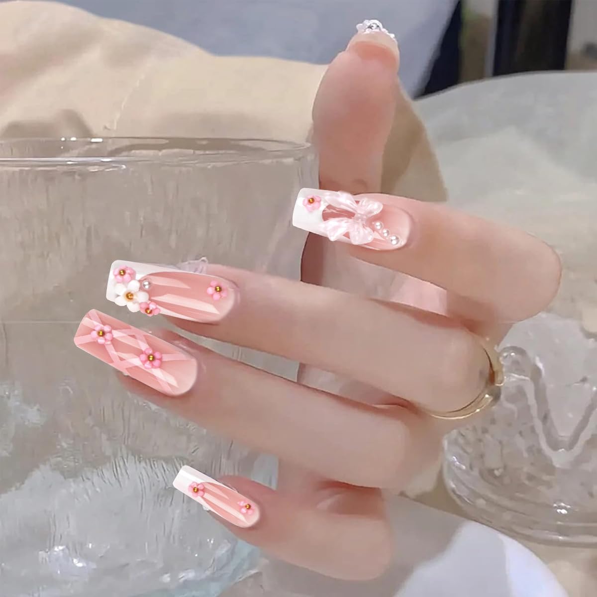 MAYCREATE® 24Pcs Press on Nails Short Square Fake Nails Pink French Tip False Nails With Small Floral Designs Glossy Full Cover Stick on Nails Acrylic Artificial Nails for Women