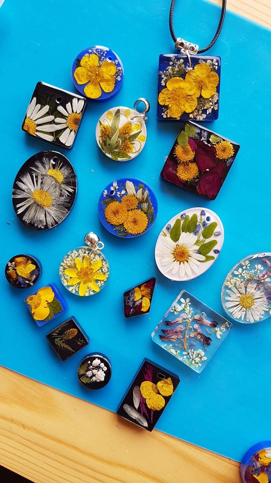 HASTHIP Resin Mould for DIY Jewellery Keychains and Pendants featuring 3 Silicone Pieces | Easy Release and Cleaning for Epoxy Craft Projects