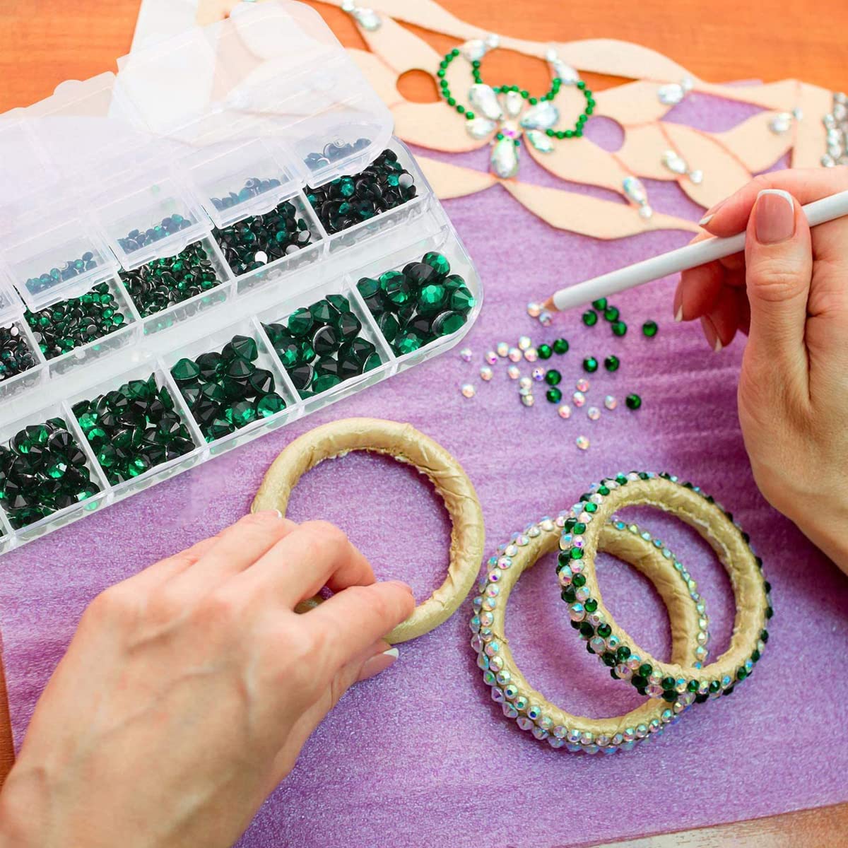 MAYCREATE Nail Art Rhinestones Kit for DIY Manicure with 12 Grid Box and Tweezers | Green