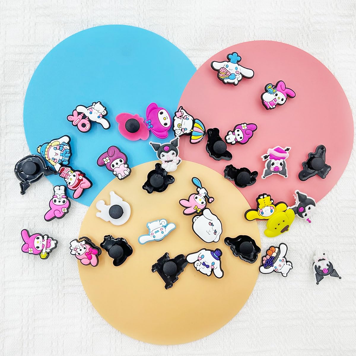 HASTHIP® 33Pcs Kawaii Clog Charms Sanrio Cartoon Shoe Charms PVC Cinnamoroll Slipper Charms for Girls Sanrio Charms for Clogs Slipper Casual Clogs Decoration Charms Fashion Clogs Charms