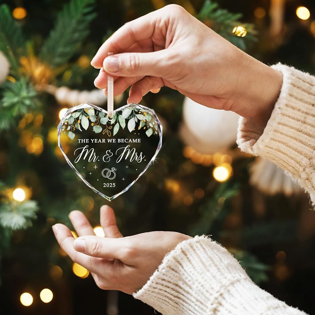 PATPAT® Gifts for Couples 2025 - Mr and Mrs Gifts - Gift Ideas for Newly Wed Couple, Bride, Bridal Shower, Future Mr & Mrs - Just Married Glass Ornament 2025, 1st Married Decorations