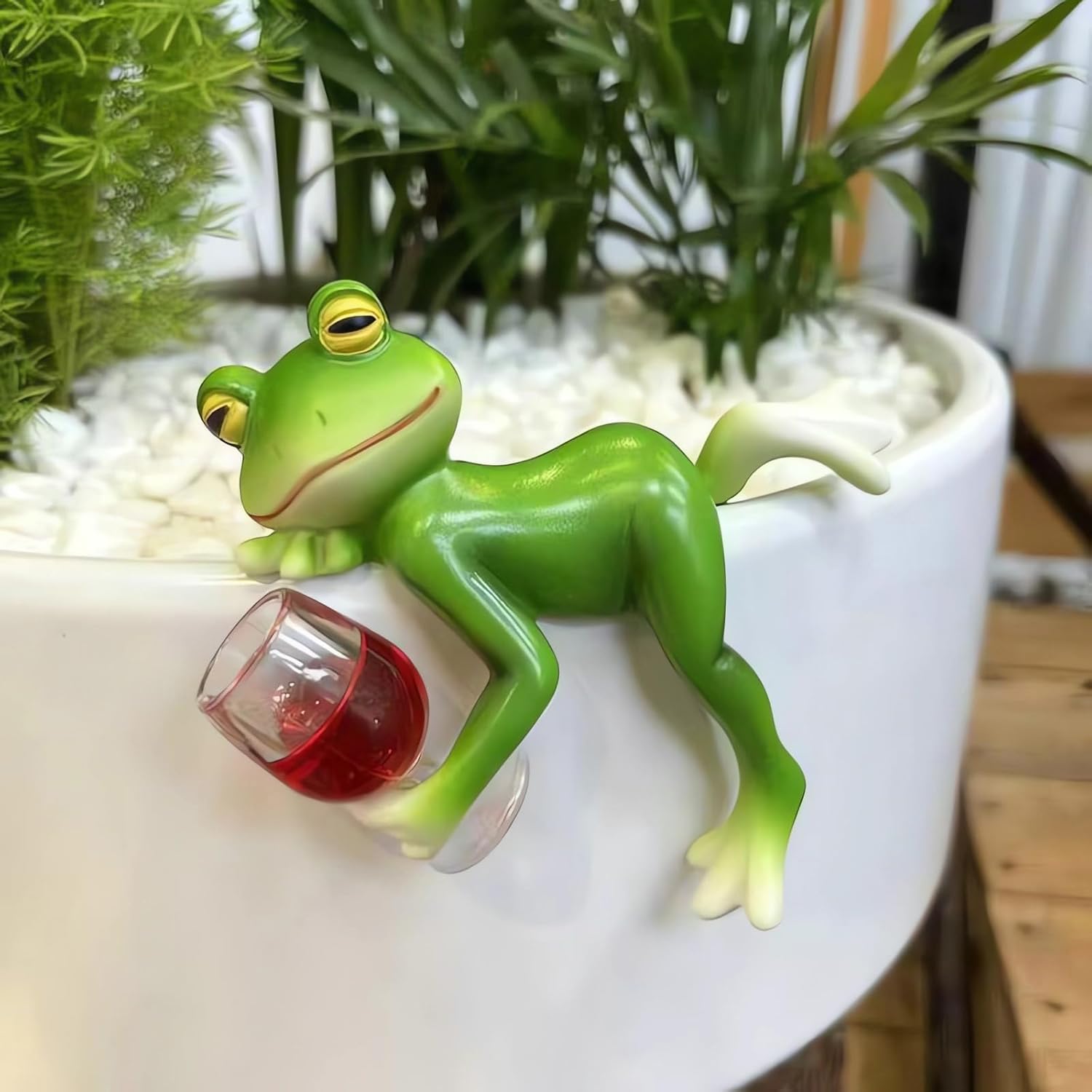 HASTHIP® Resin Decor Cartoon Frog Decor, Fun Drunk Frog Planter Decor, Hanging Decor for Open Fish Tank 2.36 inch Small Green Resin Frog Decoration