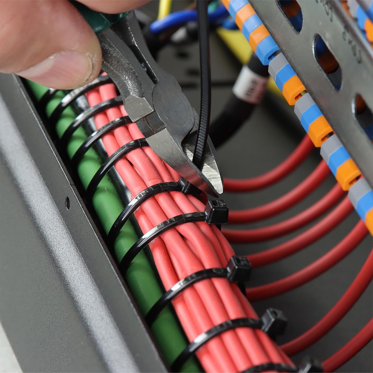 Serplex Mountable Cable Ties for Cable Organization featuring Screw Hole Design 200 pcs 5.9 in Nylon