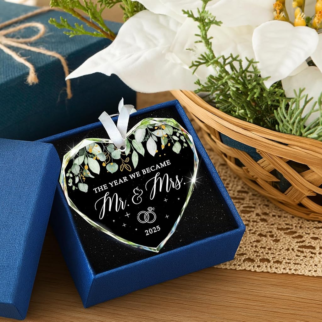 PATPAT® Gifts for Couples 2025 - Mr and Mrs Gifts - Gift Ideas for Newly Wed Couple, Bride, Bridal Shower, Future Mr & Mrs - Just Married Glass Ornament 2025, 1st Married Decorations